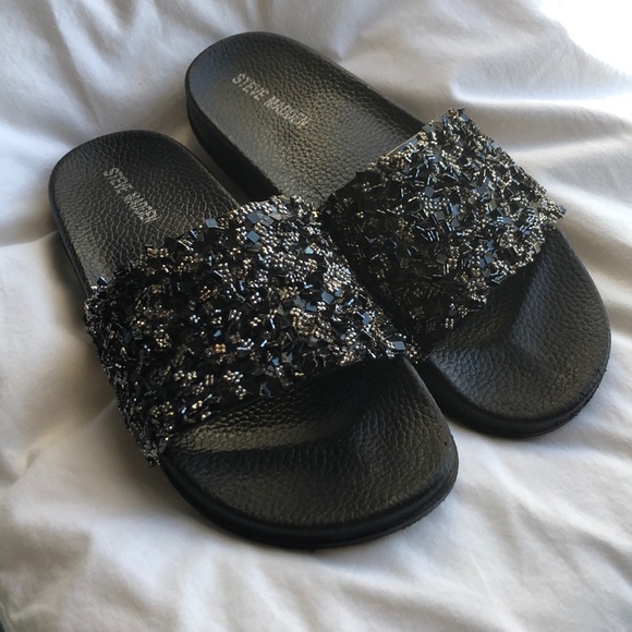 Steve Madden Shoes - Steve Madden slip on sandals.